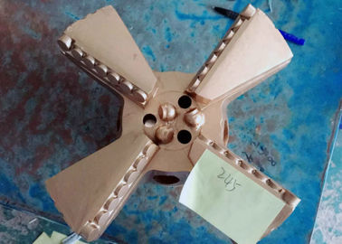 High Clearness Speed ​​Otwieracze otworów HDD 4 Wings PDC Drag Bit ISO9001 Standard